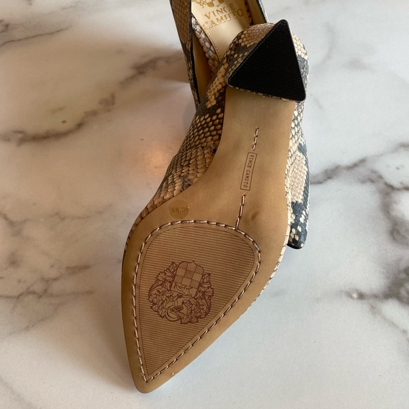 VINCE CAMUTO Snake Python Candera Triangle Block Heel Pump - Picture 6 of 8